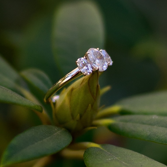 Moissanite Oval Stones Engagement Wedding Ring 14K - Picture 6 of 8